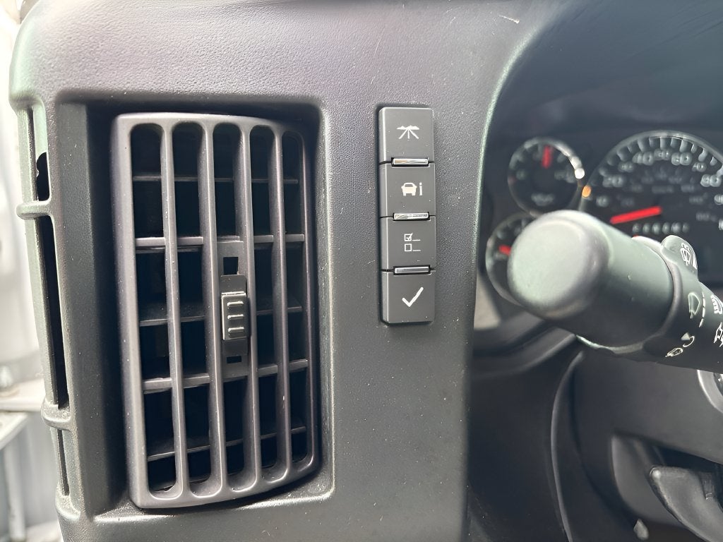2023 Chevrolet Express Passenger 3500 1LS