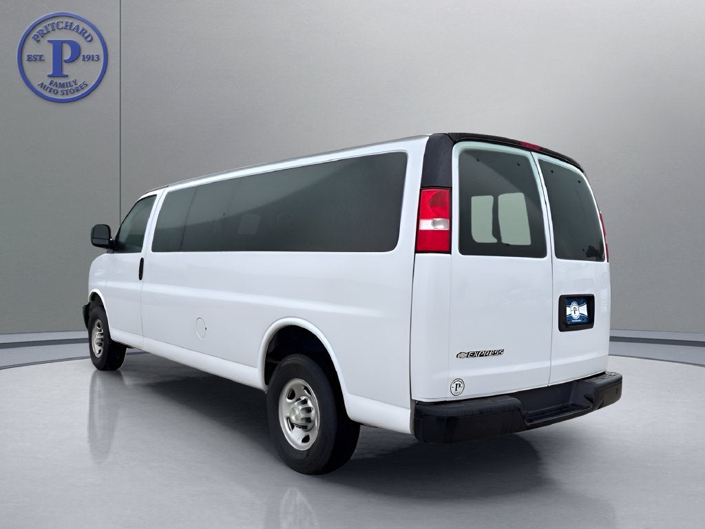 2023 Chevrolet Express Passenger 3500 1LS