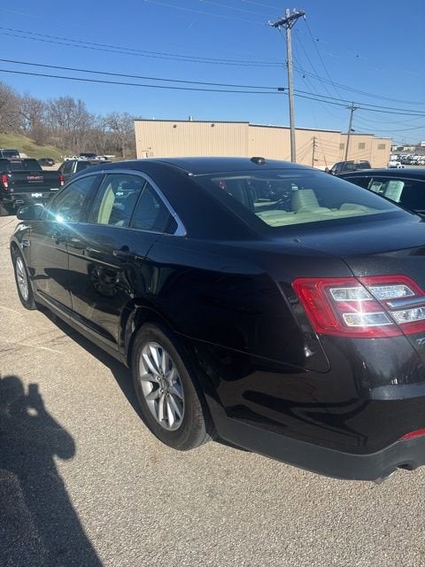 2014 Ford Taurus SE